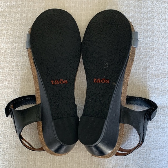 Taos black and pewter leather wedge sandals size 38- - Picture 6 of 9